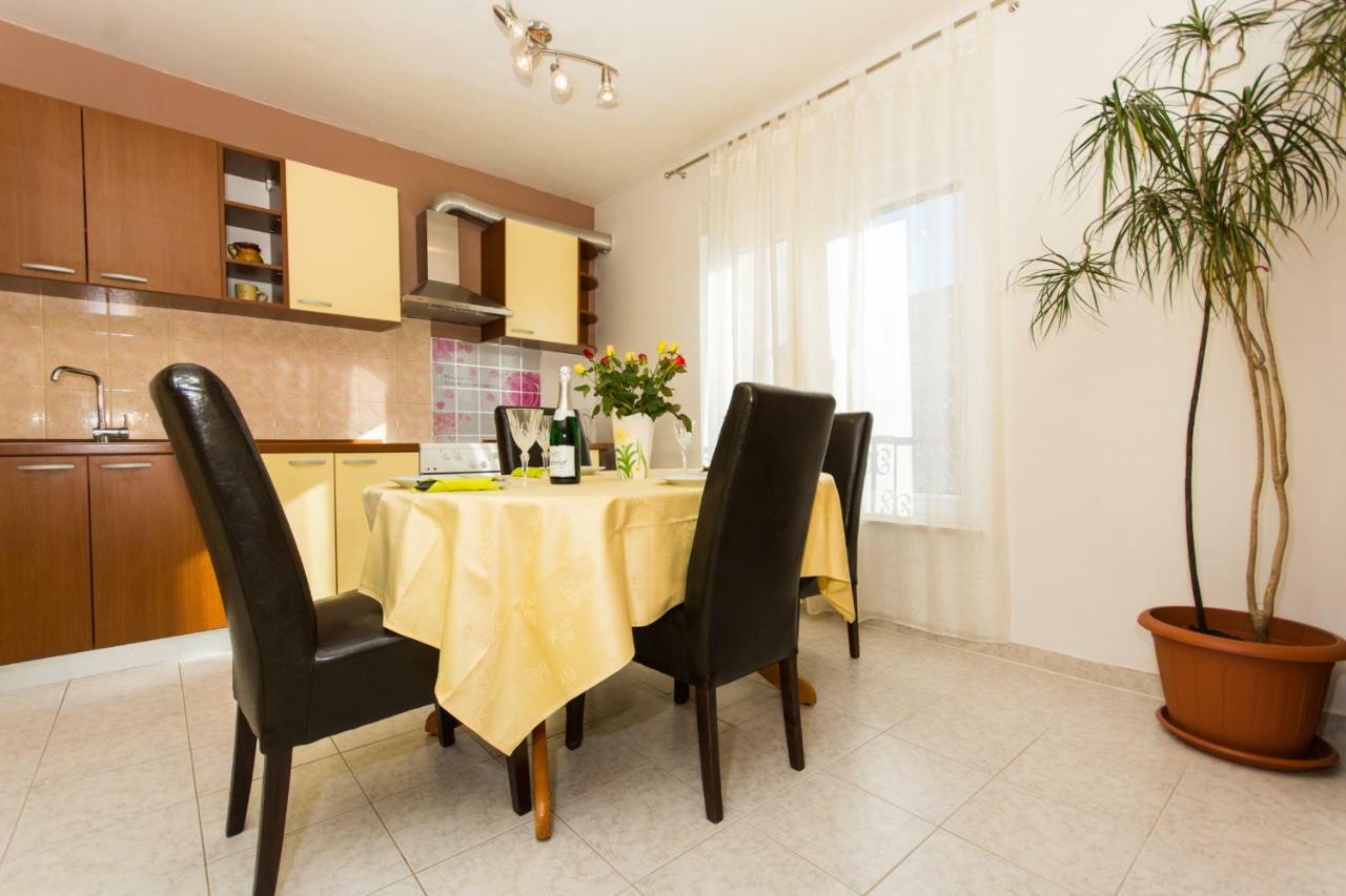 Апартаменти Apartman Ruza Трогір Екстер'єр фото